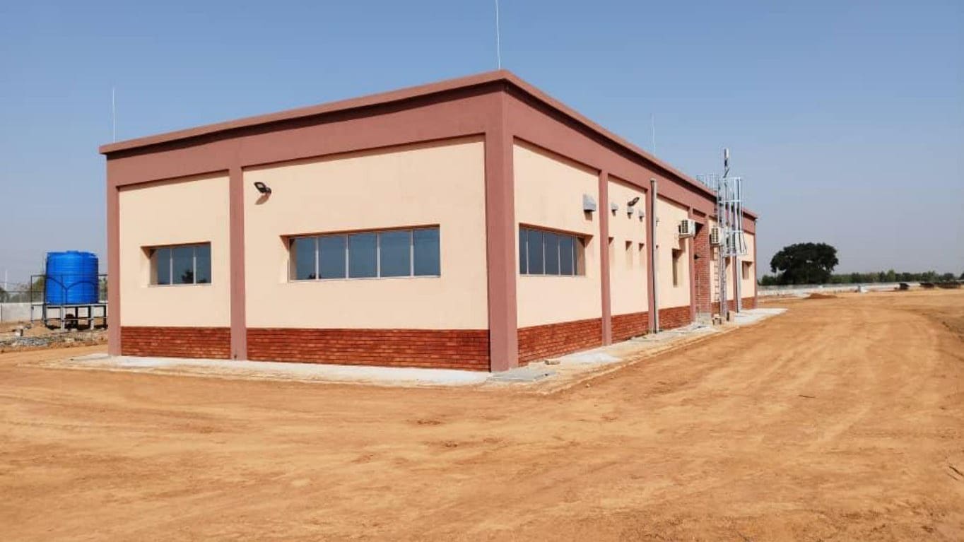 Bâtiment d'exploitation achevé de la centrale solaire de Zano